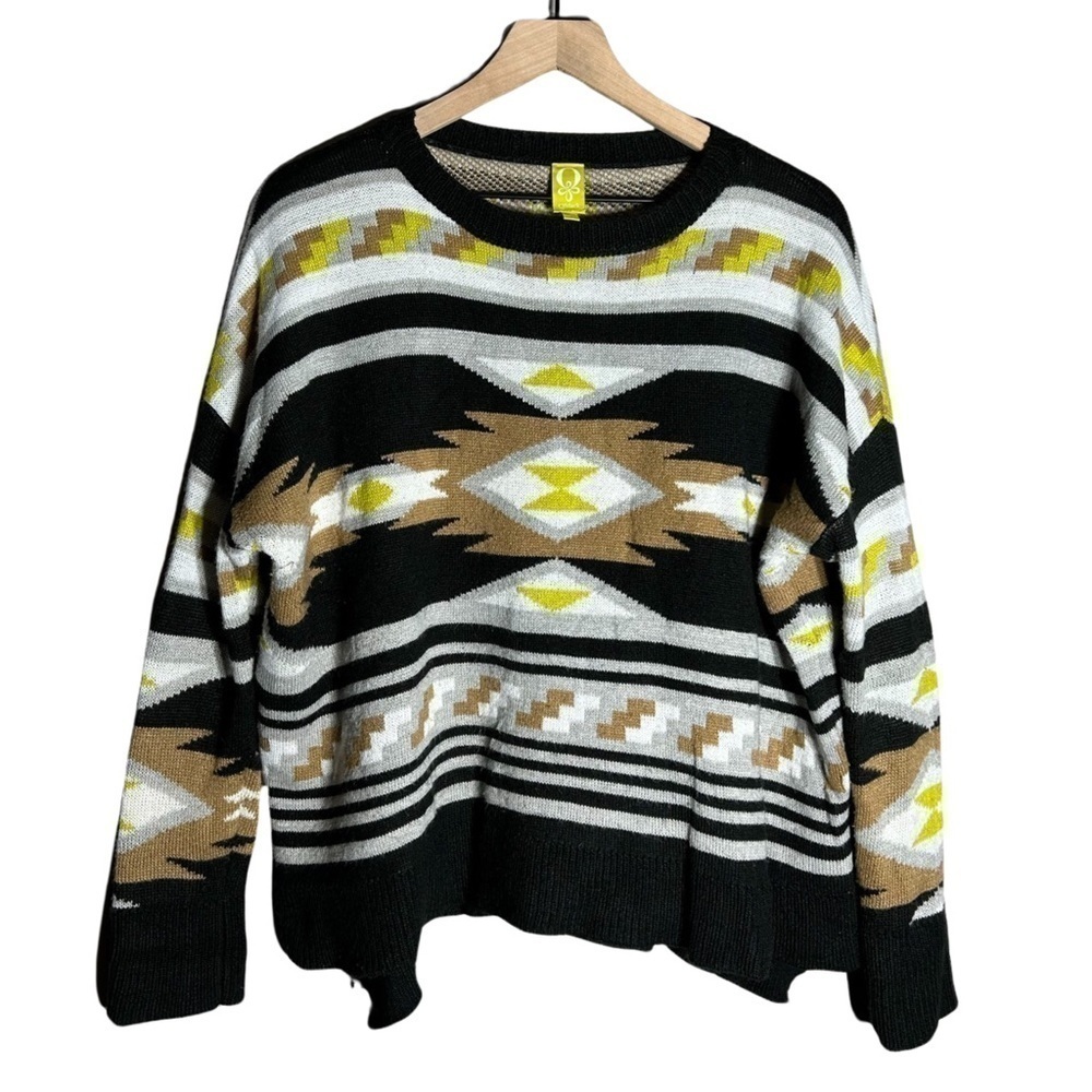 🌟 Qmack Geometric Sweater - Size S 🌟
